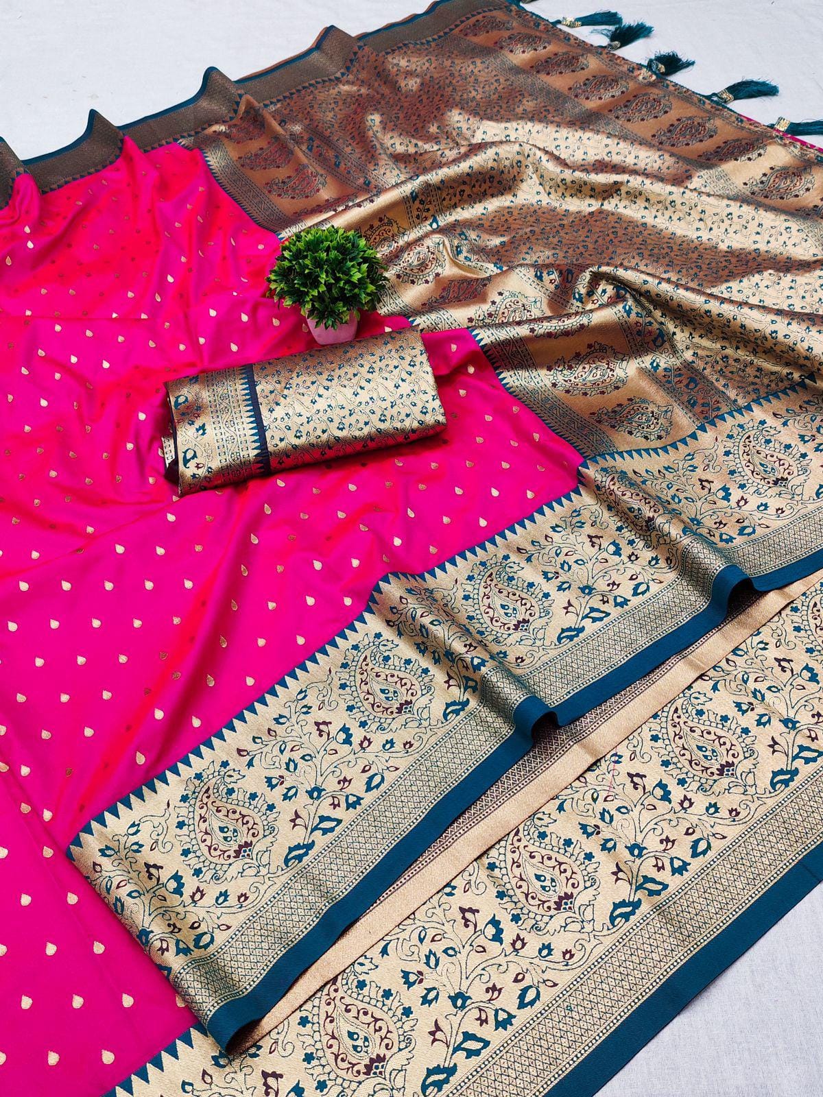 Soft Silk Saree with Zari Weaving