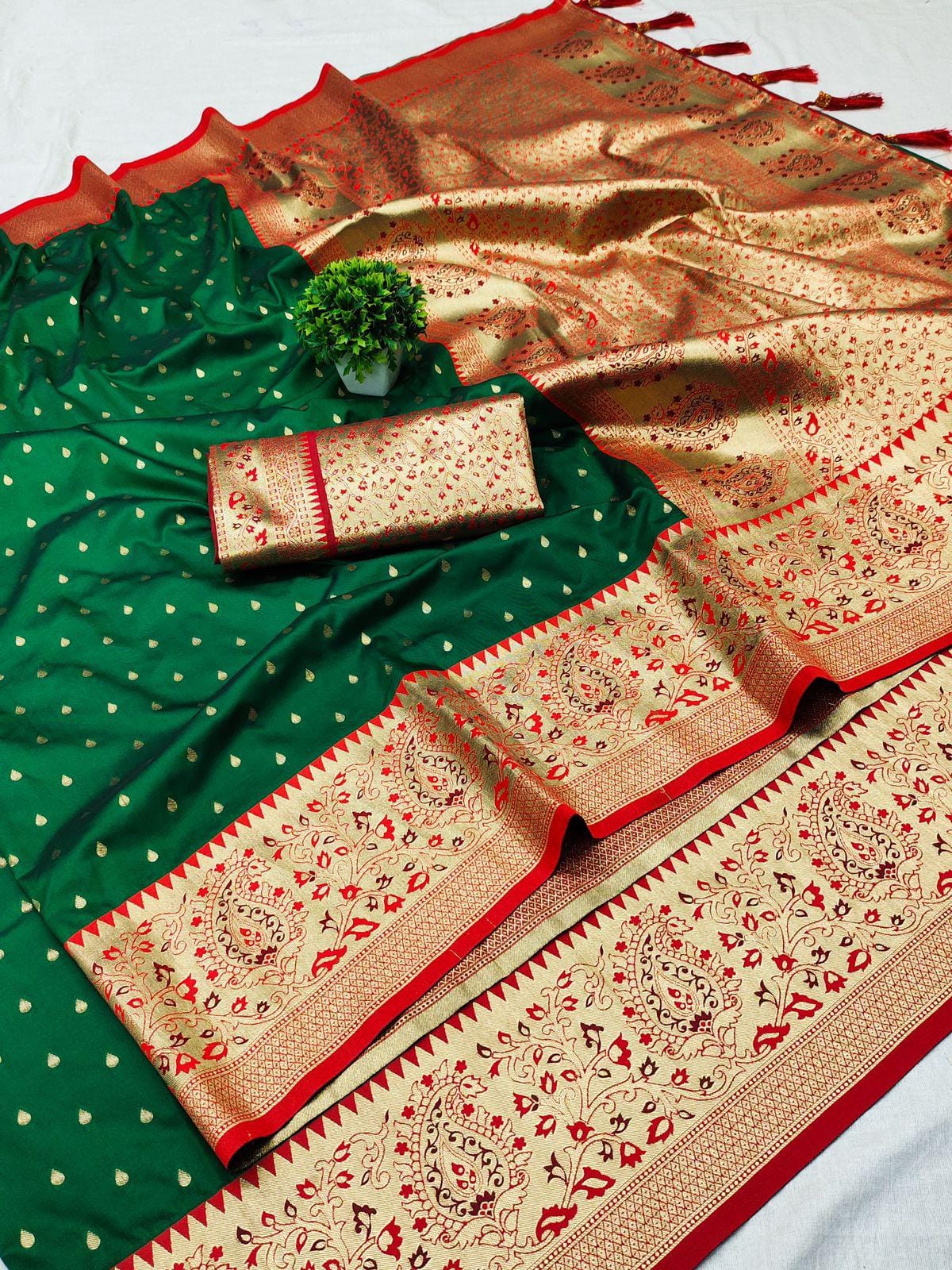 Soft Silk Saree with Zari Weaving