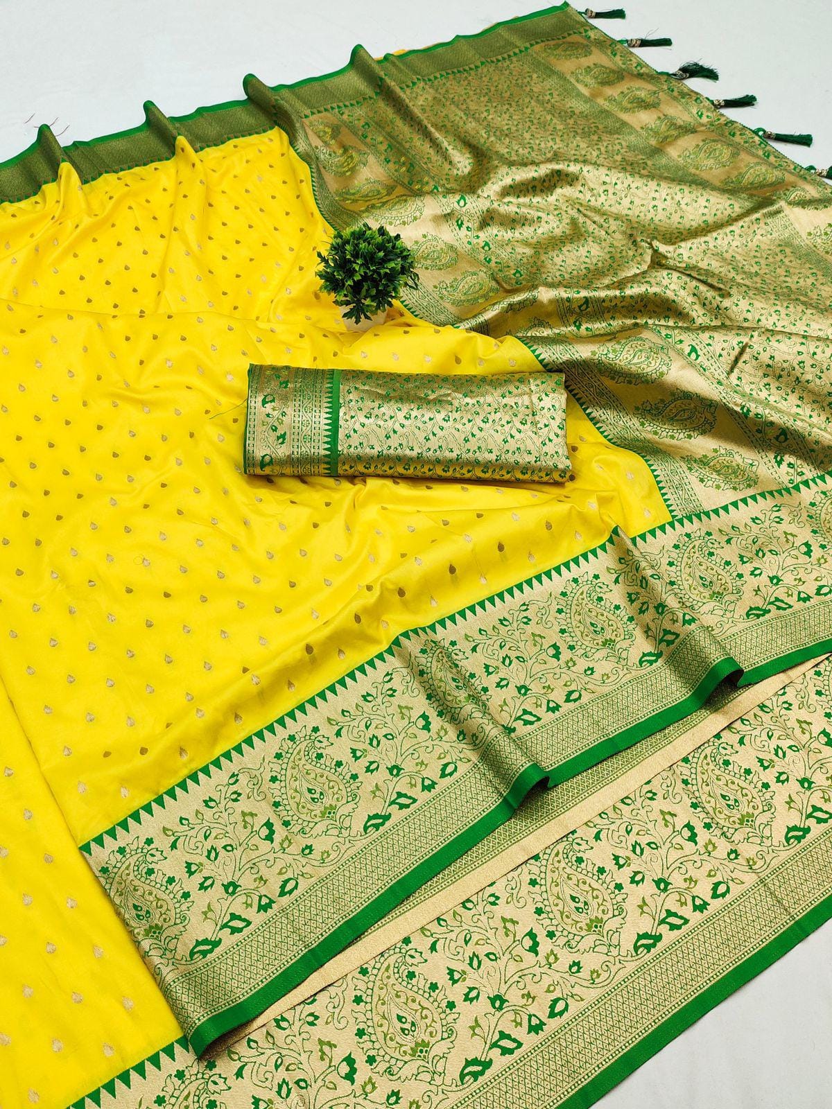 Soft Silk Saree with Zari Weaving