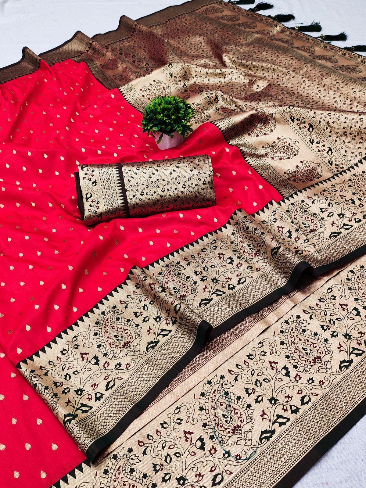 Soft Silk Saree with Zari Weaving