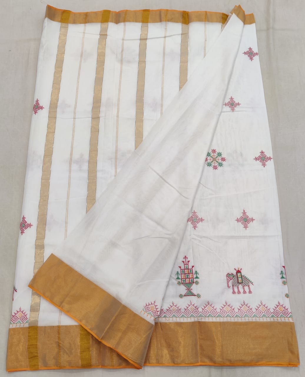 Elegant White Cotton Saree – Subtle Sophistication with a Touch of Tradition