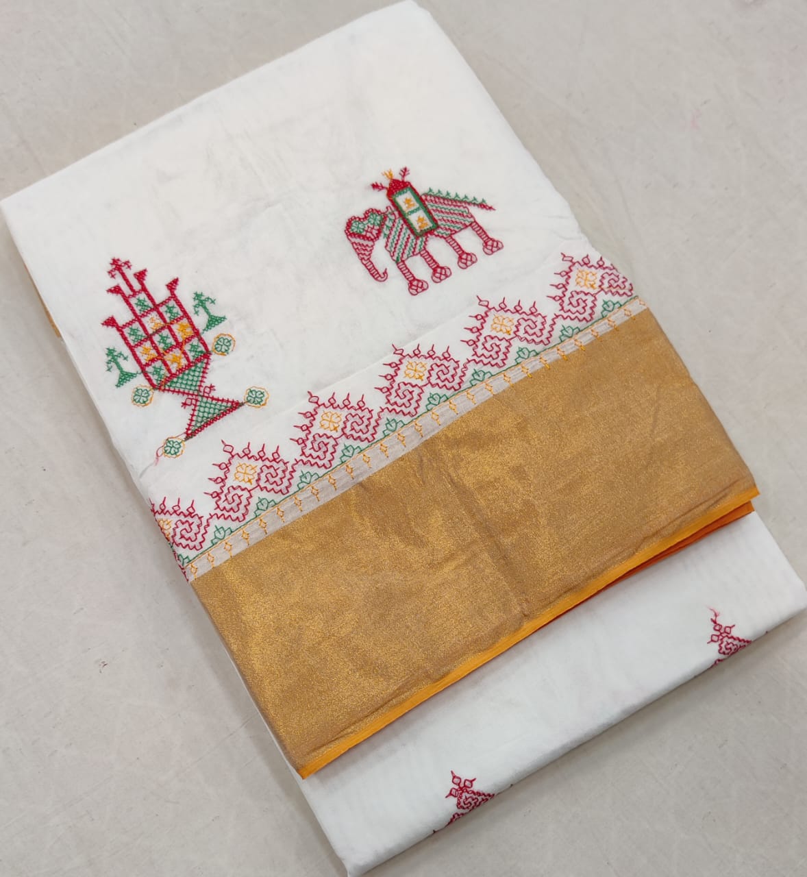 Elegant White Cotton Saree – Subtle Sophistication with a Touch of Tradition
