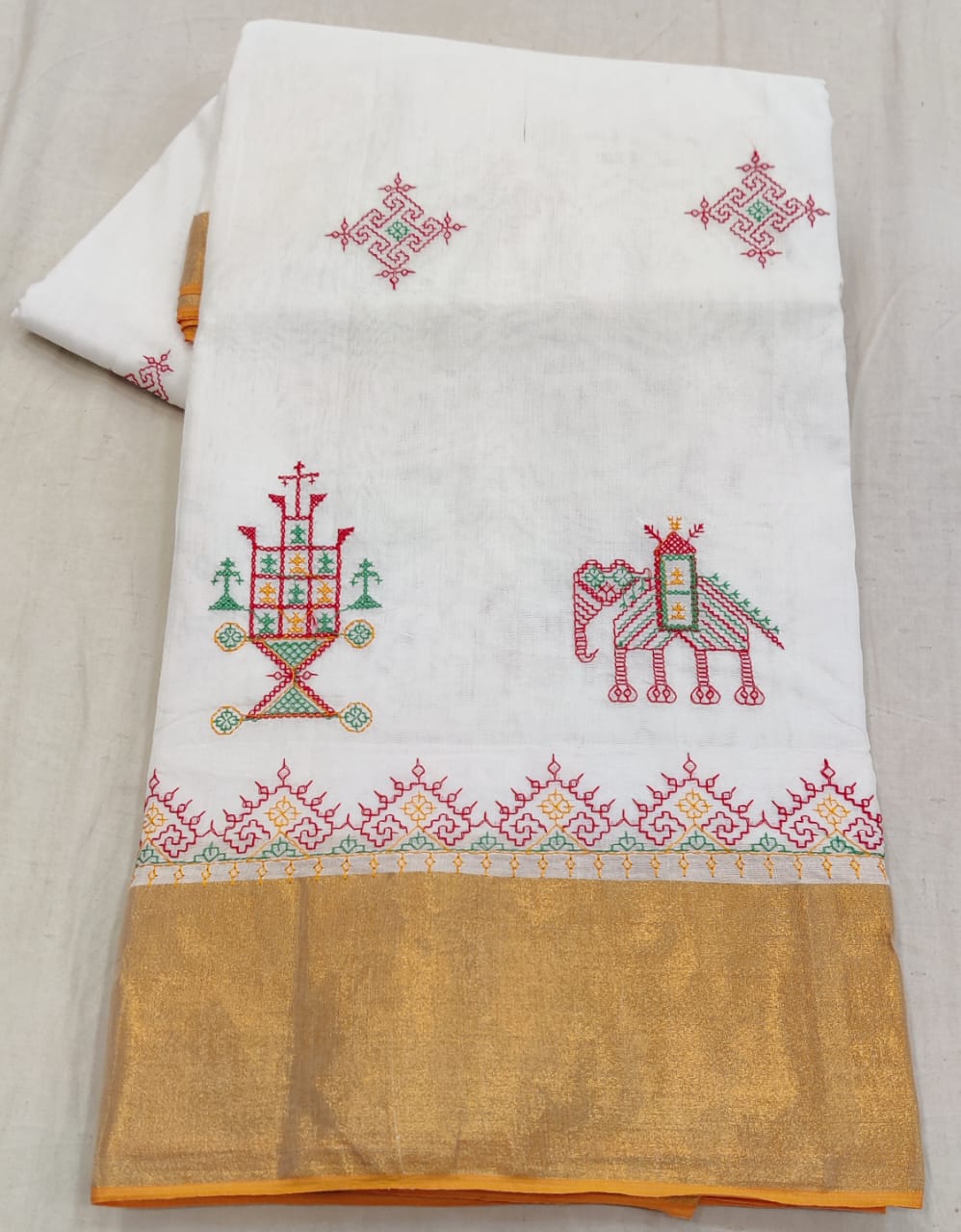 Elegant White Cotton Saree – Subtle Sophistication with a Touch of Tradition
