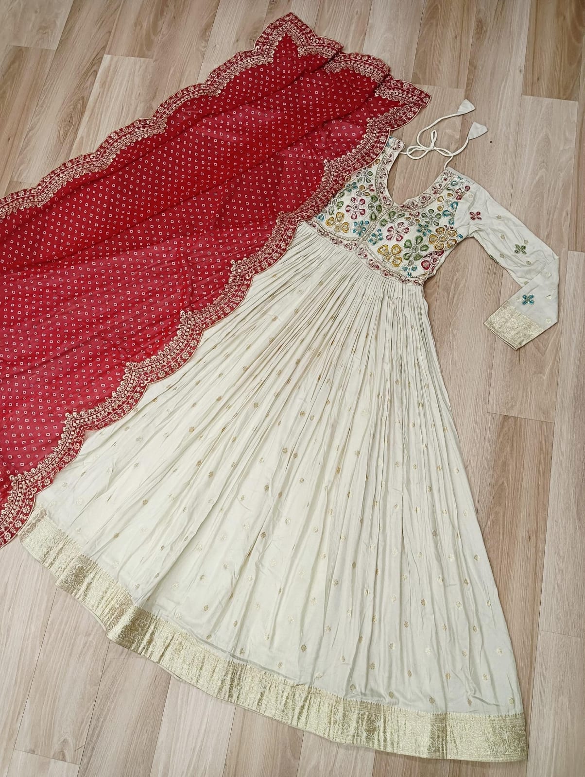Cosmos Jacquard Gown with Bandhani Print Dupatta