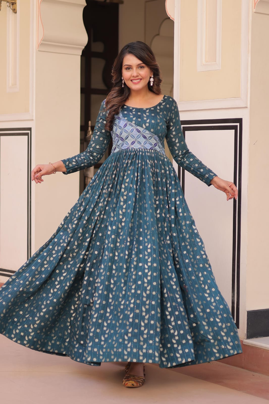 Premium Position Print & Staple Jacquard Gown for Effortless Ethnic Glam