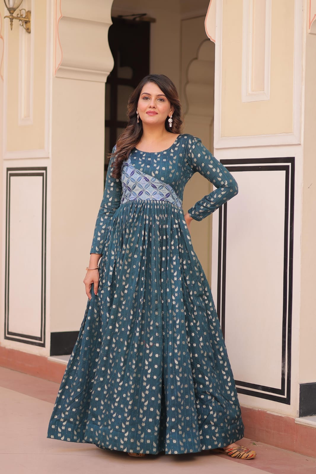 Premium Position Print & Staple Jacquard Gown for Effortless Ethnic Glam