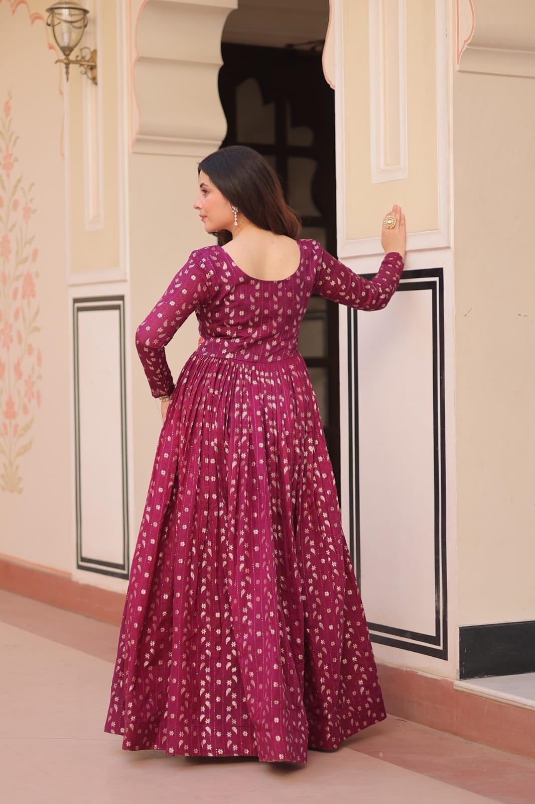 Premium Position Print & Staple Jacquard Gown for Effortless Ethnic Glam