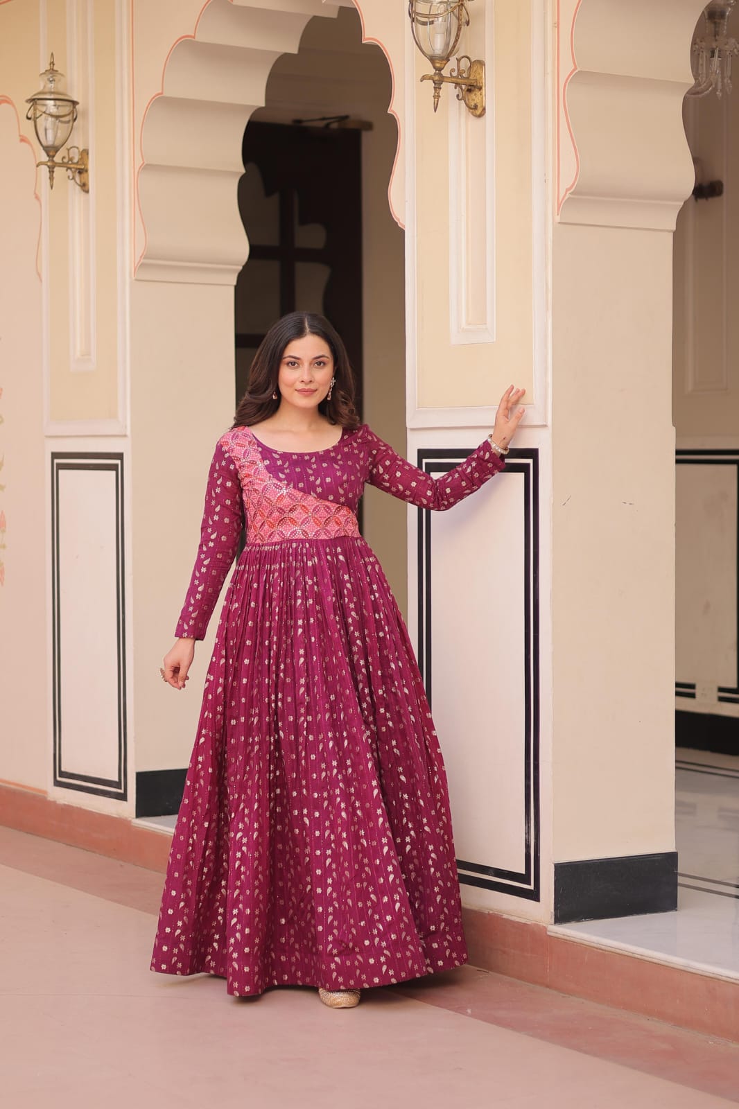 Premium Position Print & Staple Jacquard Gown for Effortless Ethnic Glam