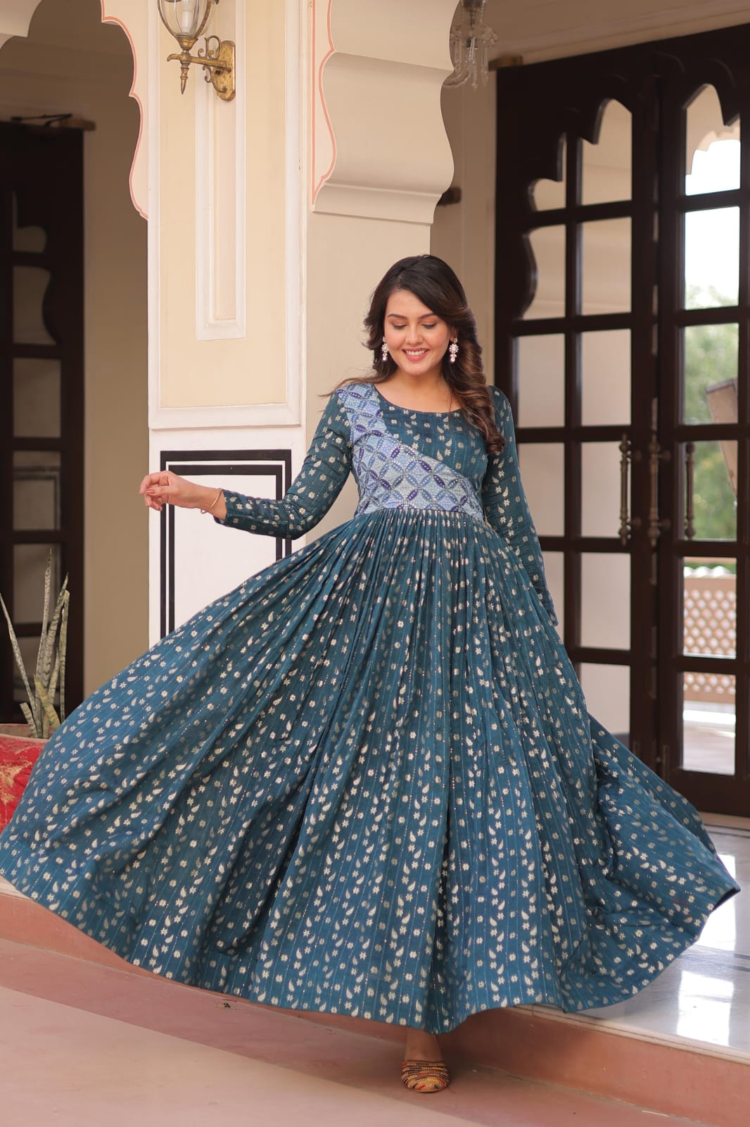 Premium Position Print & Staple Jacquard Gown for Effortless Ethnic Glam