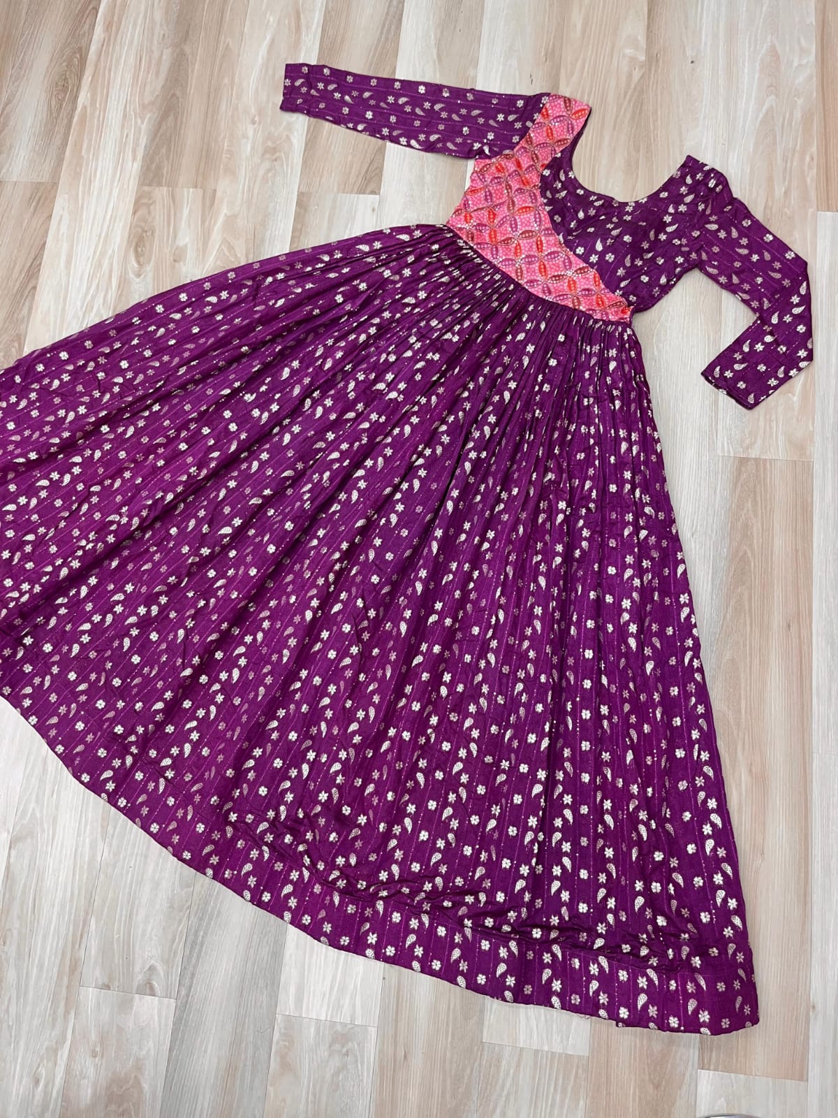 Premium Position Print & Staple Jacquard Gown for Effortless Ethnic Glam