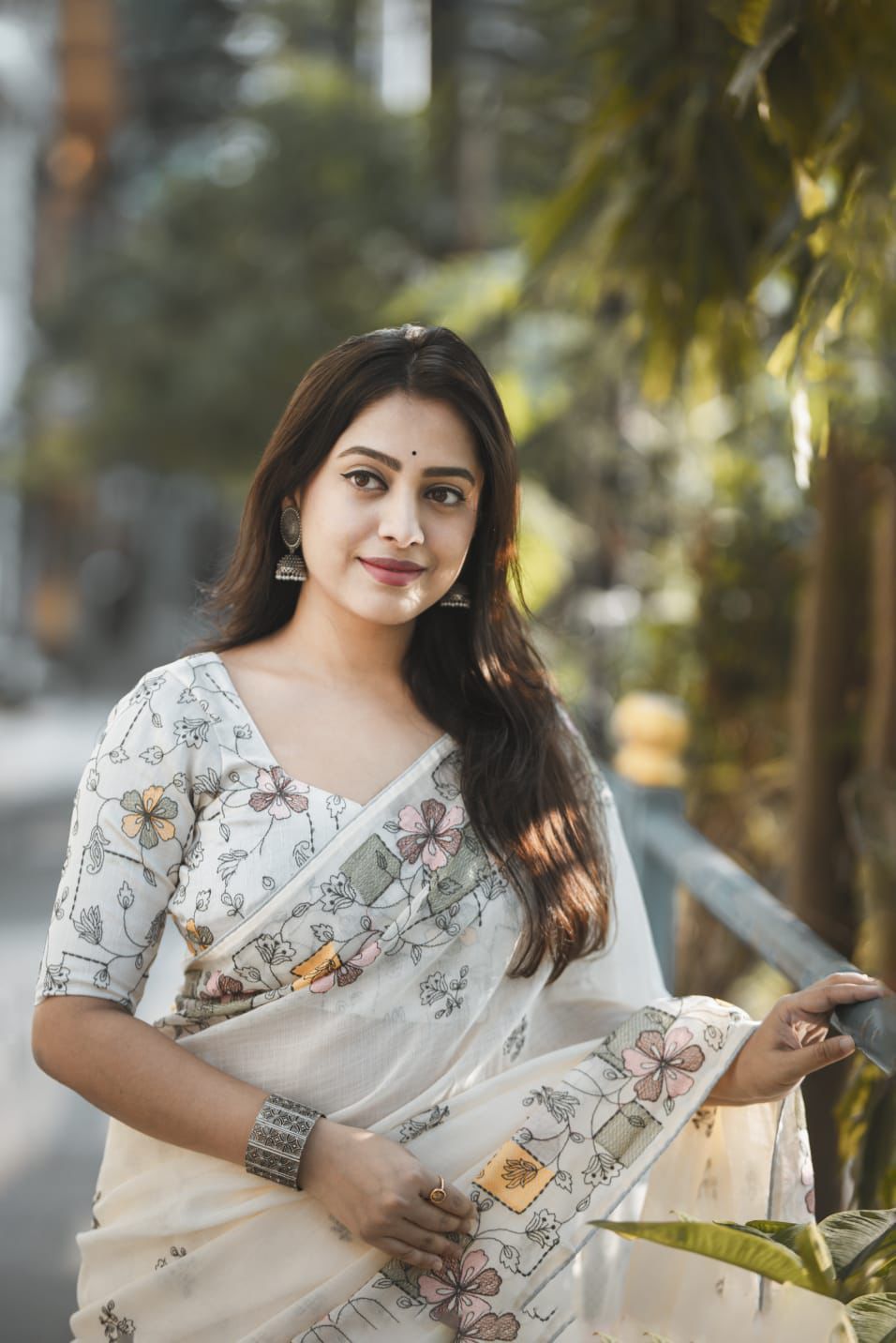 Soft Linen Saree with Beautiful Embroidery