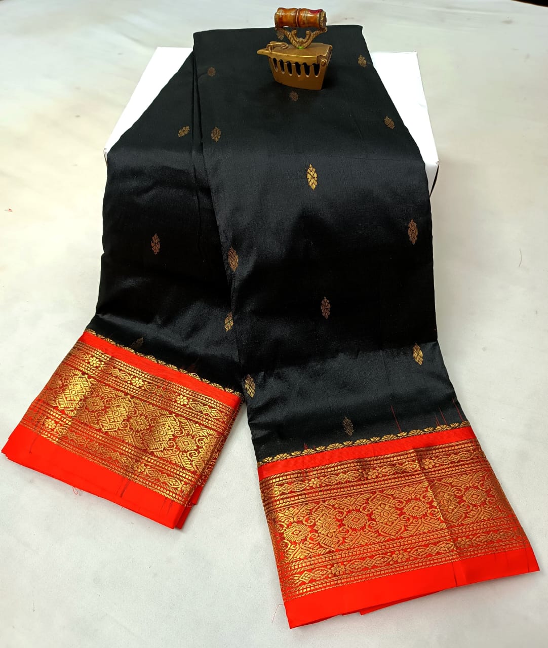 Timeless Beauty in Every Weave – Kanjivaram Paithani Saree