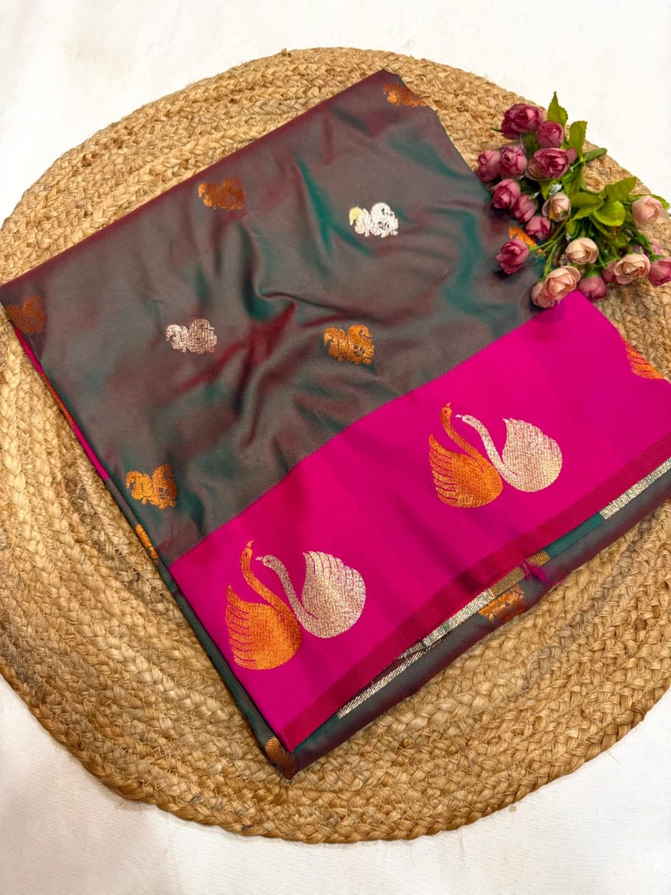 New Swan Border Saree – A Timeless Blend of Elegance & Grace
