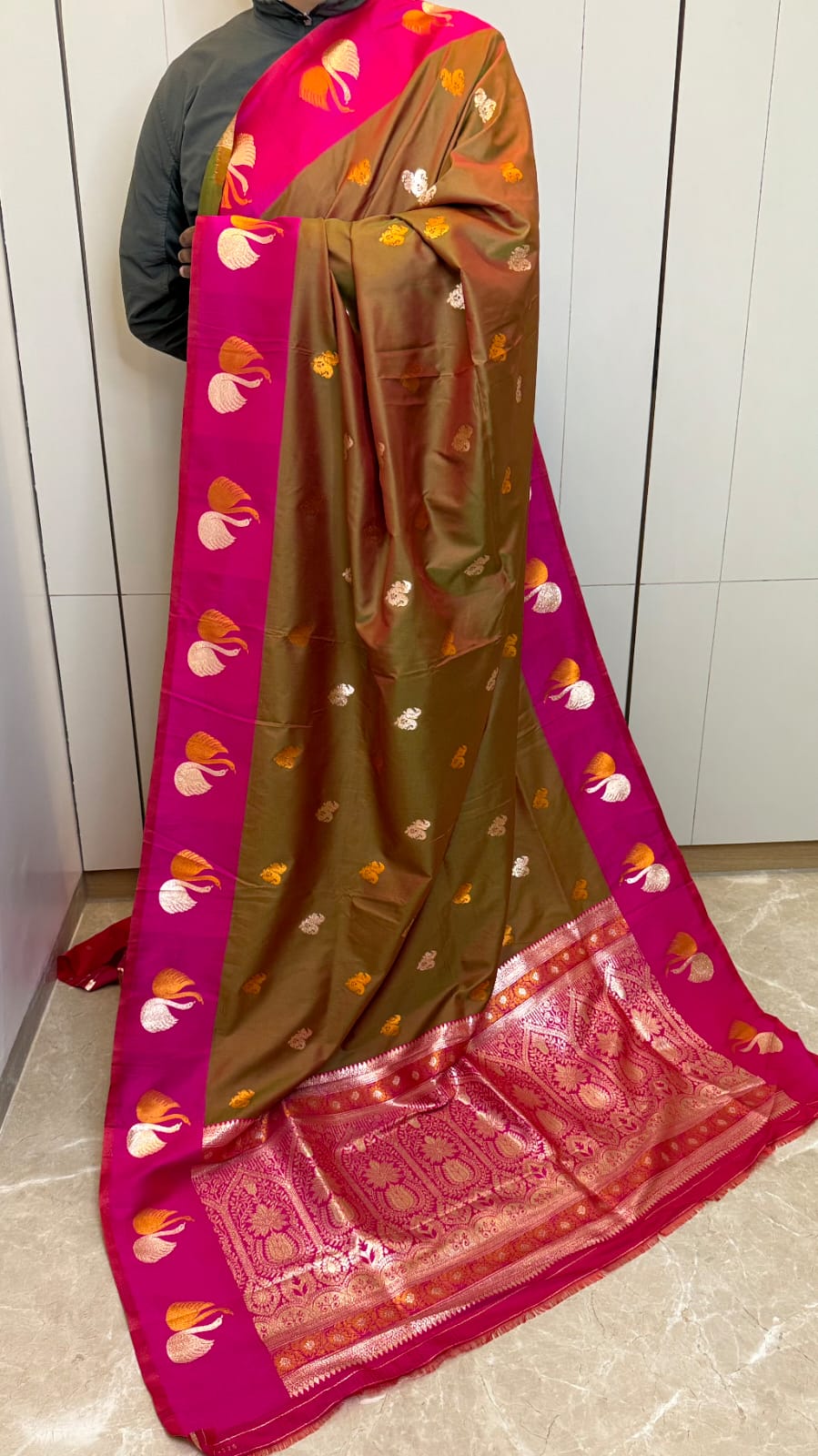 New Swan Border Saree – A Timeless Blend of Elegance & Grace