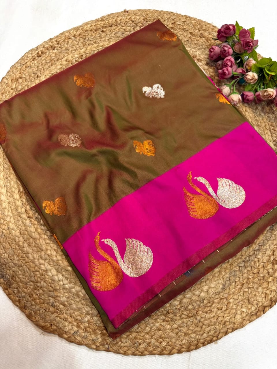 New Swan Border Saree – A Timeless Blend of Elegance & Grace