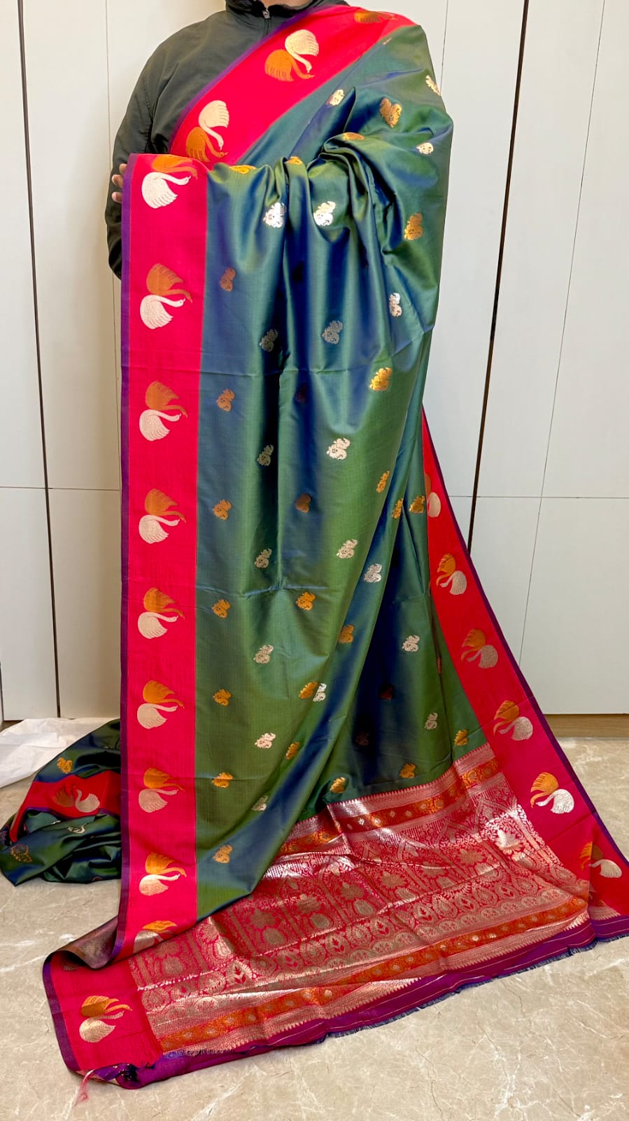 New Swan Border Saree – A Timeless Blend of Elegance & Grace